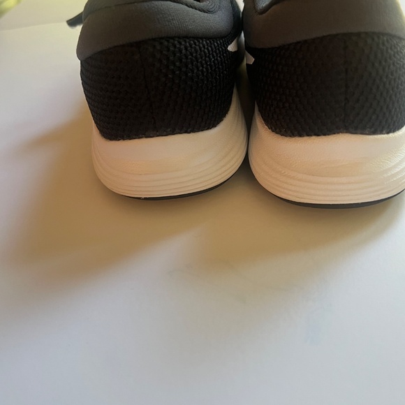 Nike Revolution Black Kids size 12.5C - Picture 4 of 6